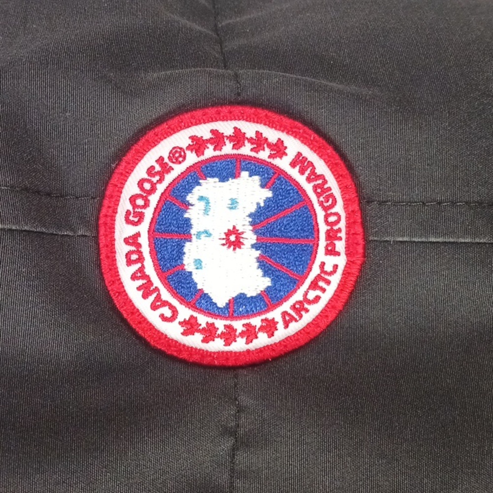 Canada Goose Blk Short Puffer W Hood Jacket. - Picture 5 of 14